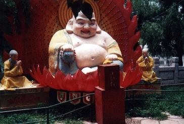 Plastik-Buddha