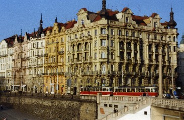 Häuserzeile an der Moldau